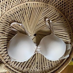 Tan petal padded Hanes 40B Bra like New